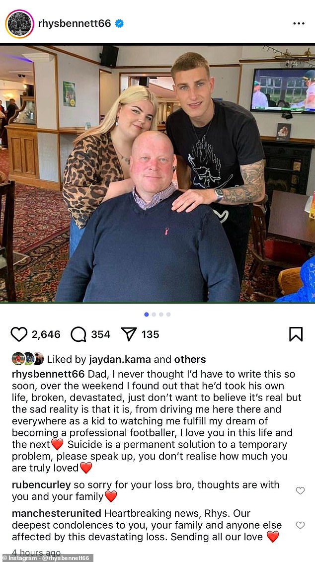 Hráč 'Broken' Guy United, 21, odhaľuje, že jeho otec si Hviezda akadémie Manchestru United Rhys Bennett dostal dovolenku zo súcitu po víkendovej smrti svojho otca – čo prezradil na sociálnych sieťach.