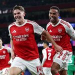 Viktor Gyoekeres z Arsenalu oslavuje