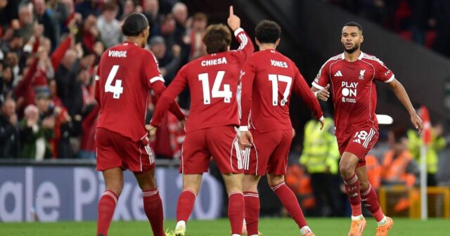 Hráči Liverpoolu organizujú konferenciu o núdzovej situácii, keď sa Reds snažia vyhnúť 72-ročnému obmedzeniu|Futbal|Športová aktivita 

