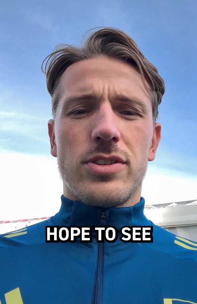 Hviezda Fulhamu žiada priaznivcov, aby si kúpili lístky menej ako Stredopoliar Fulhamu Sander Berge vyzval fanúšikov, aby si kúpili vstupenky na sobotňajší zápas Premier League s Wolves.