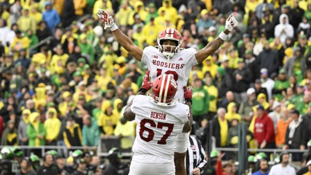 Indiana Skyrockets do č. 3 v AP Top 25; Prieskum Texas, USC sa vráti 


