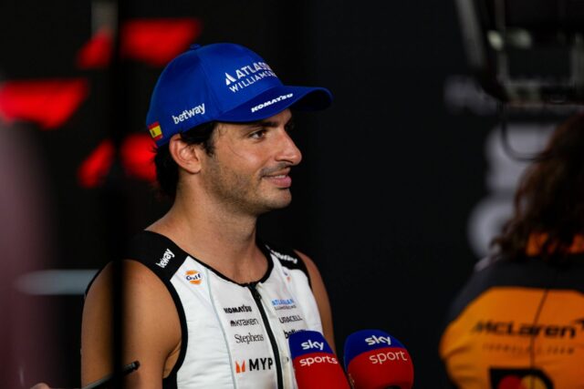 Informácie Carlos Sainz presne, ako Williams môže priťahovať pozornosť v porovnaní s rôznymi ďalšími skupinami s motorom Mercedes 

