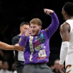 Informácie o NBA: Následník tornáda kurt pre selfie s Donovan Mitchell počas videohry Nets