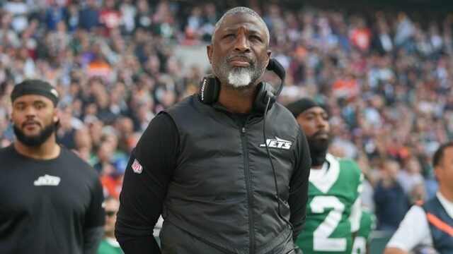 Informácie o NFL: Aaron Glenn sa po úvodnom víťazstve nebude Informácie o NFL: Aaron Glenn sa po úvodnom víťazstve nebude venovať Area ako štartér Jets