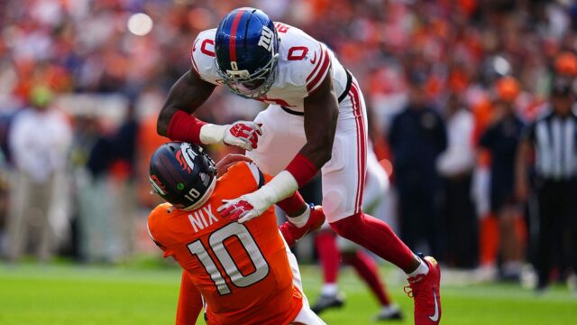Informácie o NFL: Brian Burns z Giants pri poslednej jazde vyteká z ochranného systému 

