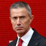 Max Dowman a Jurrien Timber z Arsenalu po predsezónnom zápase medzi Arsenalom a Newcastlom United na Národnom štadióne 27. júla 2025 v Singapure.