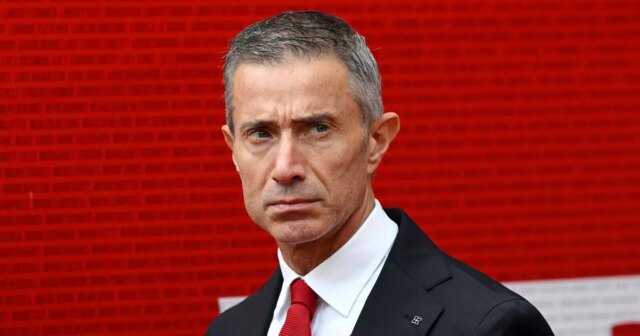 Max Dowman a Jurrien Timber z Arsenalu po predsezónnom zápase medzi Arsenalom a Newcastlom United na Národnom štadióne 27. júla 2025 v Singapure.