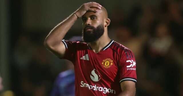 Informácie z Male Utd: Bryan Mbeumo môže vynechať až 6 Bryan Mbeumo z Manchestru United v akcii počas tréningu prvého tímu