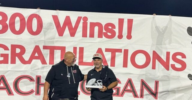 Inštruktor Corona Centennial Football Matt Logan získa 300. profesiu víťazstvo 

