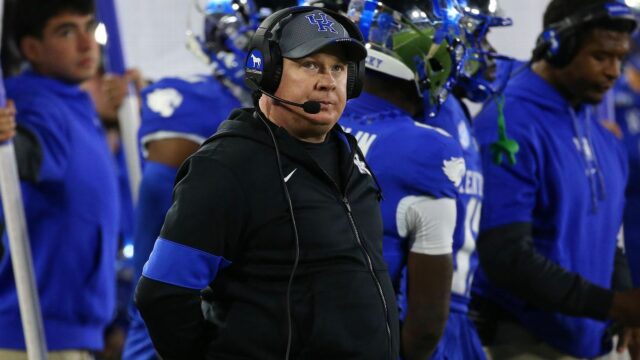 Inštruktor Kentucky Mark Stoops výzvy koncept, ktorý túži po získaní 

