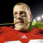 JJ Watt šťastne upečil svoj pohľad počas celého Wisconsinského mediálneho dňa v roku 2008