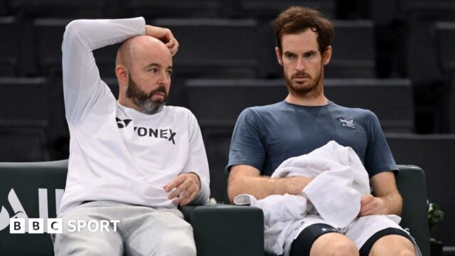 Jamie Delgado and Andy Murray pictured court-side