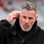 Jamie Carragher sa pozerá