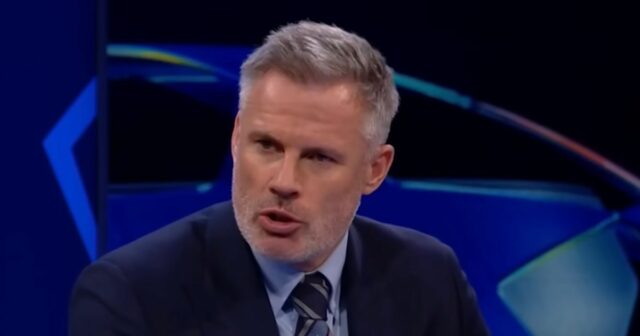 MANCHESTER, ANGLICKO - MÁJ 02: Vedec Sky Sports Jamie Carragher počas zápasu Premier League medzi Manchester City FC a Wolverhampton Wanderers FC na Etihad Stadium 2. mája 2025 v Manchestri v Anglicku. (Foto: James Gill – Danehouse/Getty Images)
