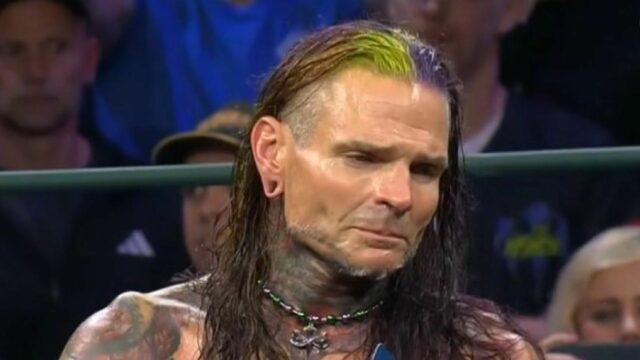 Jeff Hardy sa rozplakal po slzách po 2 WWE Legends odchod do dôchodku po 34 a tri desaťročia 

