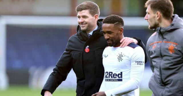 Jermain Defoe dráždi Stevena Gerrarda, ktorý sa stretne s Rangers s vlakom blázon do návratu | Futbal | Športová aktivita 

