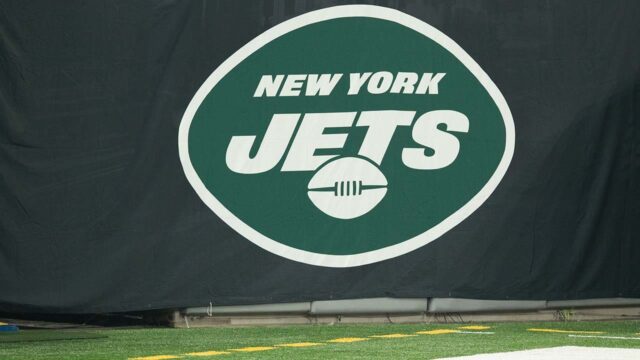 Jets countersue vp -financovanie viceprezidenta, ktorý vyhlásil pomstu 


