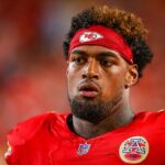 Ofenzívny radový hráč Kansas City Chiefs Josh Simmons bol vylúčený z nedeľňajšieho zápasu