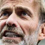 Jurgen Klopp, pracovne plachý „klaun“, ktorý „jedá bloky zubami“, hovorí skutočný delegát UEFA