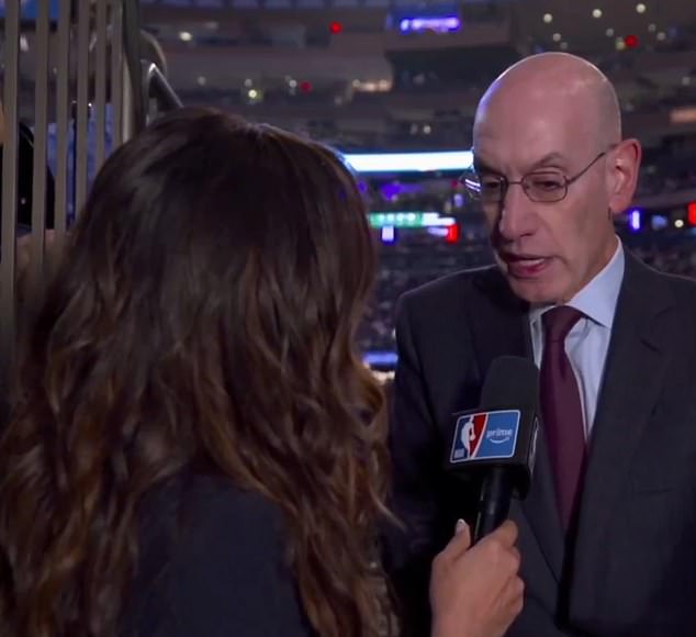 Komisár NBA Adam Silver poškodil svoje mlčanie o údajných fámach Komisár NBA Adam Silver tvrdil, že mal „jamu v žalúdku“ po tom, ako ligu otriaslo vyšetrovanie FBI v súvislosti s nelegálnou stávkovou operáciou vedenou mafiou.