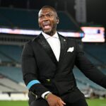 Ryan Clark z ESPN kritizoval guvernéra Louisiany za jeho komentáre k hľadaniu trénerov LSU, ako aj za jeho túžbu, aby škola postavila sochu Charlieho Kirka.