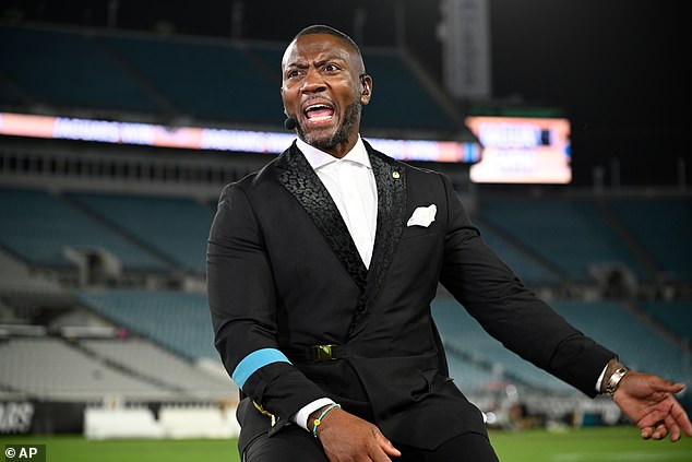 Kontroverzná hviezda ESPN zaútočila na guvernéra Louisiany kvôli plánom sochy Ryan Clark z ESPN kritizoval guvernéra Louisiany za jeho komentáre k hľadaniu trénerov LSU, ako aj za jeho túžbu, aby škola postavila sochu Charlieho Kirka.