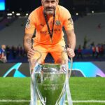 Bývalý brankár Manchestru City a Liverpoolu Scott Carson odišiel do dôchodku vo veku 40 rokov