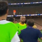 Kvalifikátor Globe Mug klesá priamo na poruchu, keď tlačí REF a 4 červené karty | Futbal | Športová aktivita