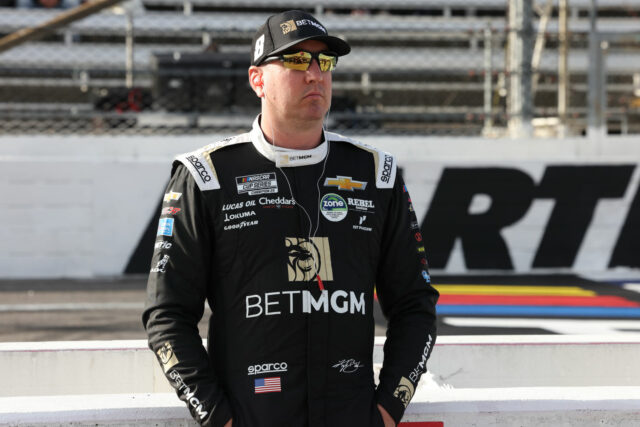 Kyle Busch má v úmysle uzavrieť obdobie triumfom v metre Kyle Busch má v úmysle uzavrieť obdobie triumfom v metre Phoenix uprostred rozširujúceho sa bezvýhradného dotyku v RCR