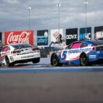 Kyle Larson a Shane van Gisbergen silne bojujú za víťazstvo v Charlotte