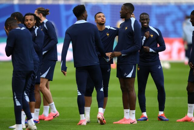 Kylian Mbappé a Ibrahima Konaté založené na klinické vyšetrenia pred francúzskym táborom 

