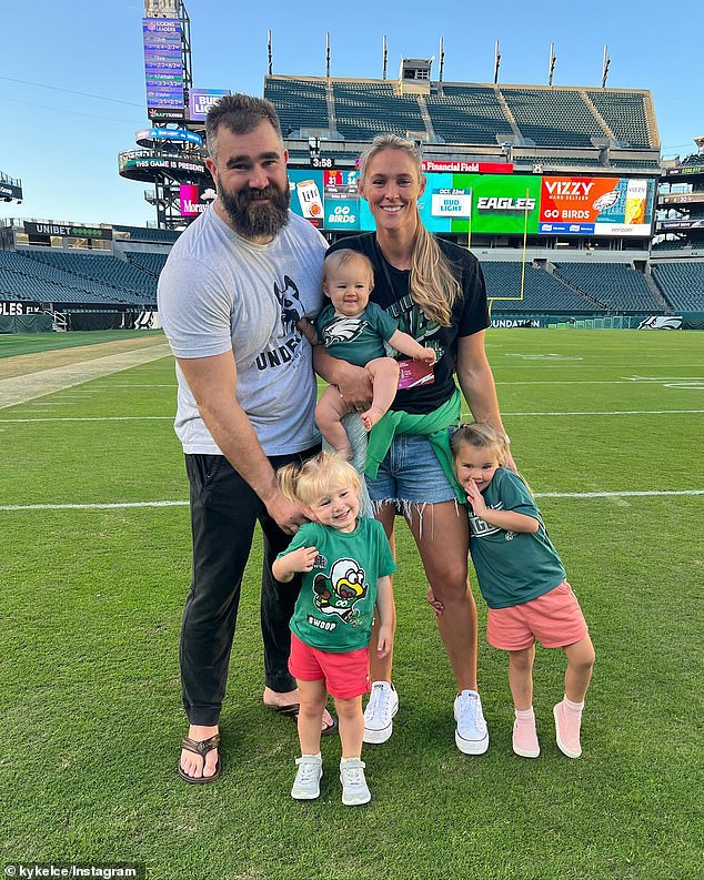 Kylie a Jason Kelce odhaľujú, prečo by sa zdráhali nechať Kylie a Jason Kelce povedali, že Travisovi budú dôverovať, že bude opatrovať ich staršie deti