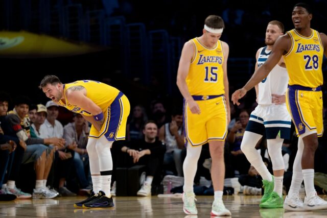"Lakers are swed" - Fanúšikovia NBA sa objavujú, keď sa logo pochodového šialenstva