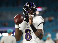 Lamar Jackson hodí 4 touchdowny v napínavom návrate Ravens vs Dolphins Lamar Jackson hodí 4 touchdowny v napínavom návrate Ravens vs Dolphins