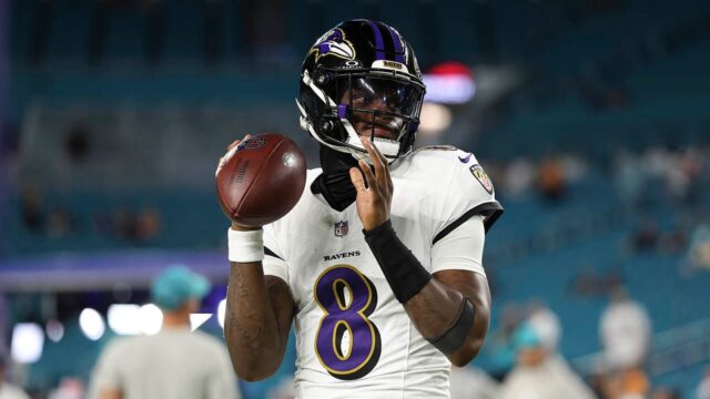 Lamar Jackson hodí 4 touchdowny v napínavom návrate Ravens vs Lamar Jackson hodí 4 touchdowny v napínavom návrate Ravens vs Dolphins