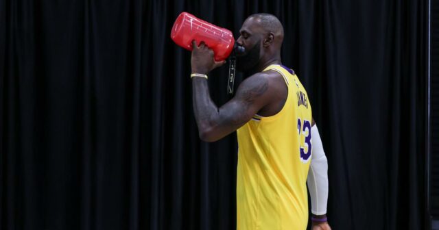 LeBron James uvažuje 


