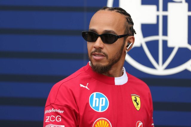 Lewis Hamilton poškodil svoje mlčanie pri vykopávaní Fernanda Alonsa pre jeho skupinovú rozhlasovú tirádu „Nemyslím si to“ 

