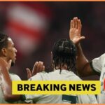 Michael Olise reaguje počas hry Bayern Mníchov