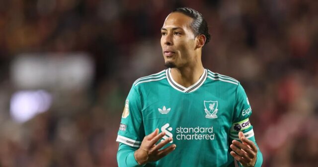 Liverpoolska celebrita Virgil van Dijk vyvolal spor, keď Rio Ferdinand Virgil van Dijk sa dostal pod paľbu po nedávnom víťazstve Liverpoolu v Premier League.