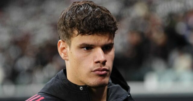 Liverpoolske hviezdy „vyzerajú, akoby sa skutočne pohádali“, keď sa Kerkez roztrhol na kusy|Futbal|Športová aktivita 

