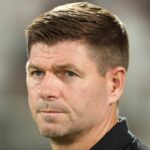 Steven Gerrard sa vráti na ihrisko na Anfield v zápase medzi Liverpoolom a Aston Villou