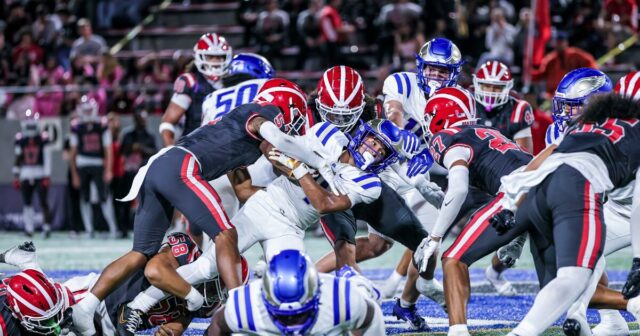 Los Angeles Times vedie 25 futbalových pozícií stredných škôl 

