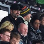 Mark Bellingham a jeho manželka Denise boli na obrázku sledovaní syna Jobeho v akcii v Pride Park v Derby, v pondelok večer po rozhodnutí ukončiť svoje 20-ročné manželstvo