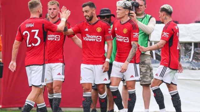 Manchester United Zriadenie obranných posilňovaní s Martinezom a Mazraoui Containg Cont Return 

