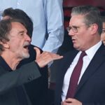 Sir Jim Ratcliffe s premiérom Keirom Starmerom na Old Trafford