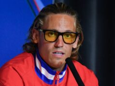 Marcos Llorente zverejnil kontroverzný kostým na opaľovanie Marcos Llorente hovorí pre médiá so žltými okuliarmi.