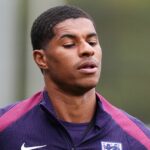 Marcus Rashford beží v tréningu.