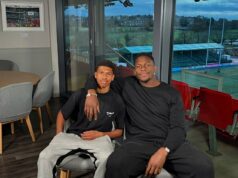Maro Itoje je hrdý na svojho bratranca Andrého Harrimana-Annousa po tom, čo debutoval v Arsenale pri víťazstve Carabao Cupu nad Brightonom, keď sa objavilo prekvapivé rodinné spojenie – a rada, ktorú mu dal kapitán Anglicka pred poklonou prvého tímu. Maro Itoje sa podelil o svoju hrdosť na svojho bratranca Andreho Harrimana-Annousa po tom, čo debutoval v Arsenale vo veku 17 rokov.