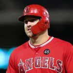 Mike Trout naznačuje v obleku anjelov smrteľné predávkovanie Tylerom Skaggsom