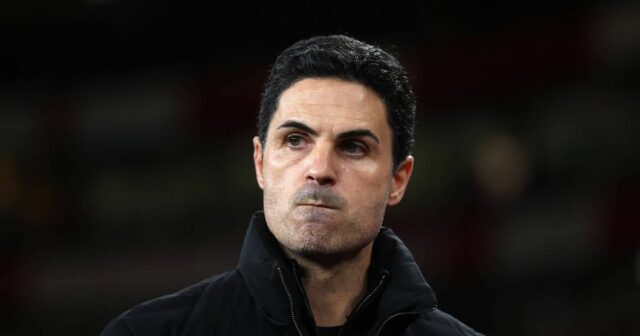 Mikel Arteta informoval, že „neexistuje žiadny dôvod“ ako sporná voľba Mikel Arteta sa pozerá